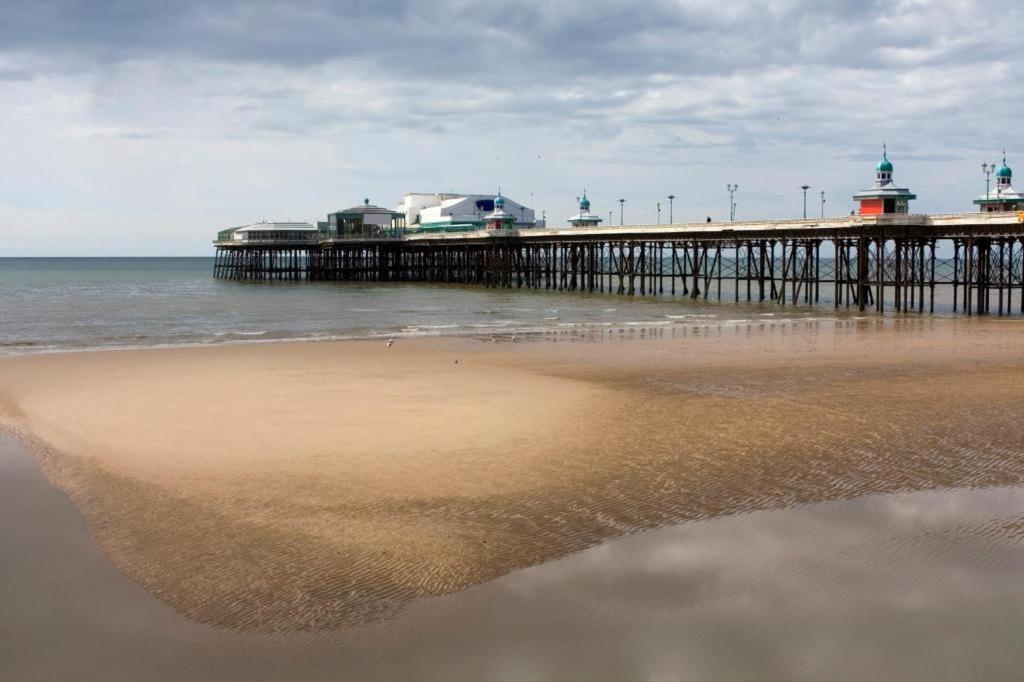 Hotel Lux Blackpool Exteriör bild
